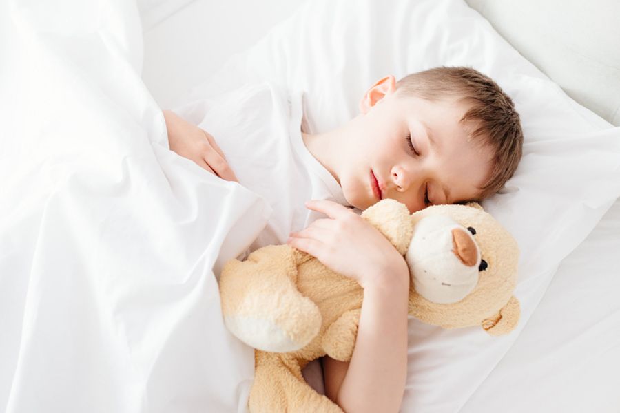 Dr. Iván Povo Especialidades: Urología infantil